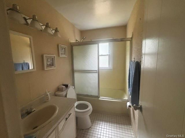 216 Bergen Court, Copiague, NY 11726