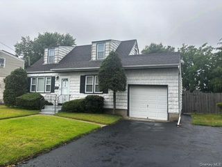 216 Bergen Court, Copiague, NY 11726