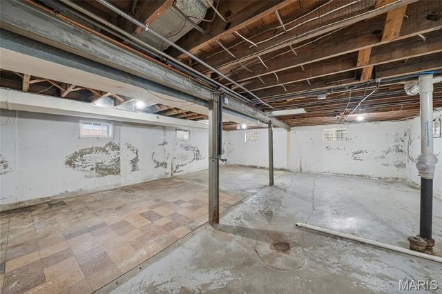 7422 Leadale Drive, St Louis, MO 63121