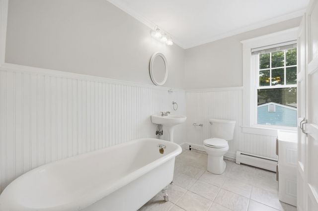 32 Wilmot St, Chicopee, MA 01013