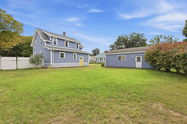 32 Wilmot St, Chicopee, MA 01013