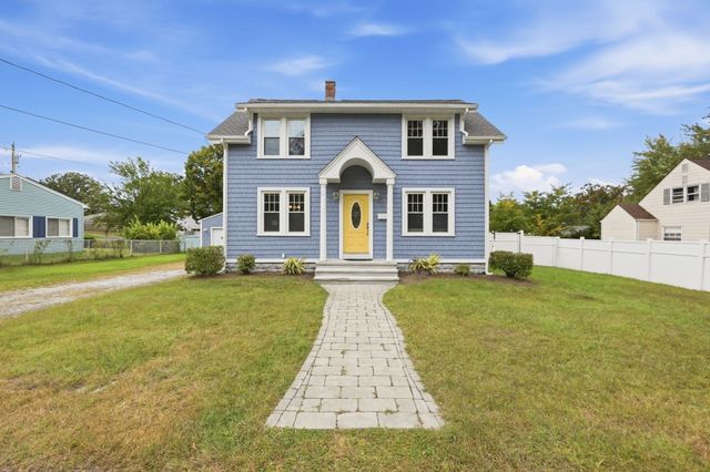 32 Wilmot St, Chicopee, MA 01013