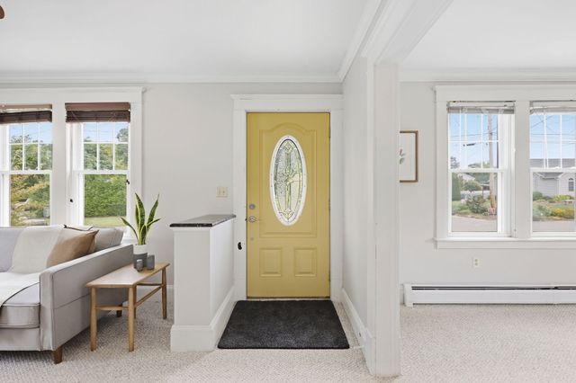 32 Wilmot St, Chicopee, MA 01013