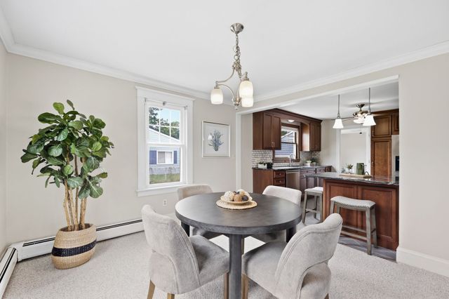 32 Wilmot St, Chicopee, MA 01013
