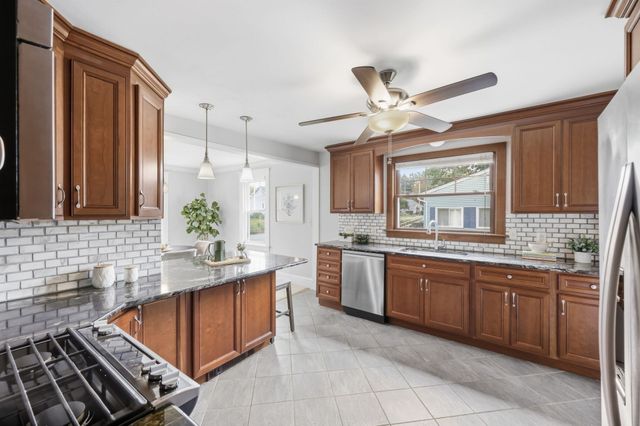 32 Wilmot St, Chicopee, MA 01013