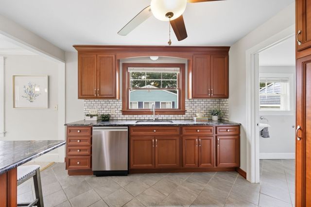 32 Wilmot St, Chicopee, MA 01013
