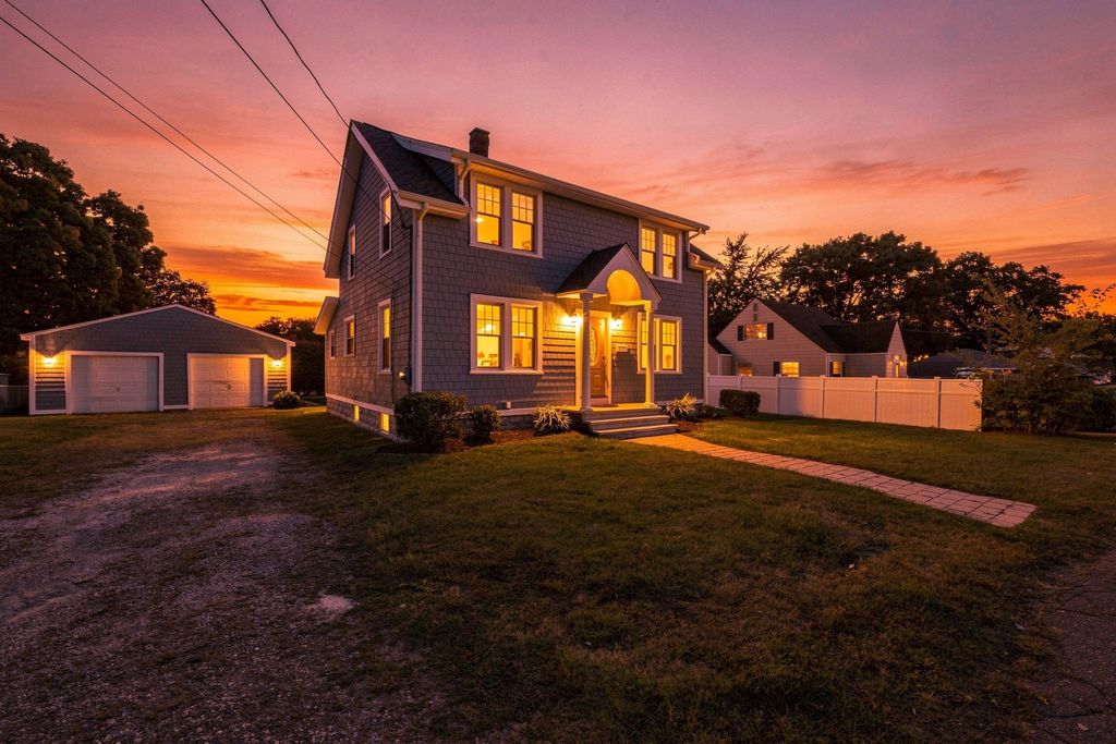 32 Wilmot St, Chicopee, MA 01013