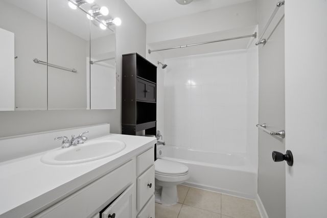 2600 Brookwood Way Drive 114, Rolling Meadows, IL 60008