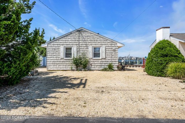 281 Sandlewood Drive, Bayville, NJ 08721