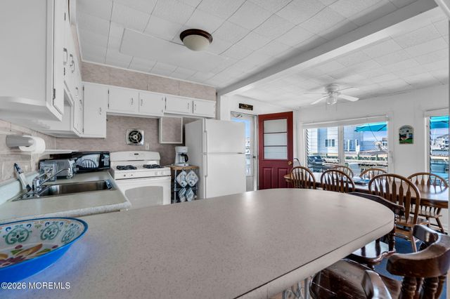 281 Sandlewood Drive, Bayville, NJ 08721