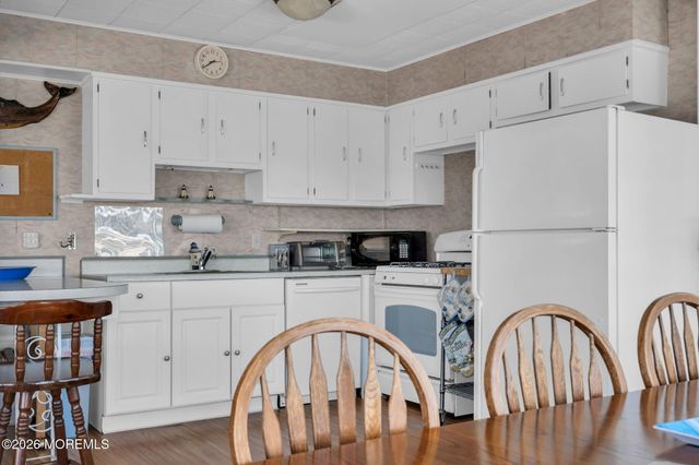 281 Sandlewood Drive, Bayville, NJ 08721