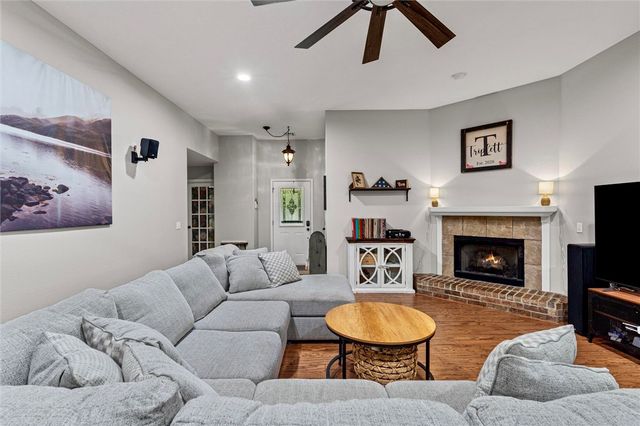 25 Overton Drive, Bella Vista, AR 72714