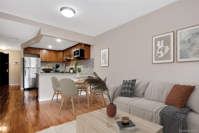 172-18 Jamaica Avenue, Jamaica, NY 11432