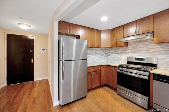 172-18 Jamaica Avenue, Jamaica, NY 11432