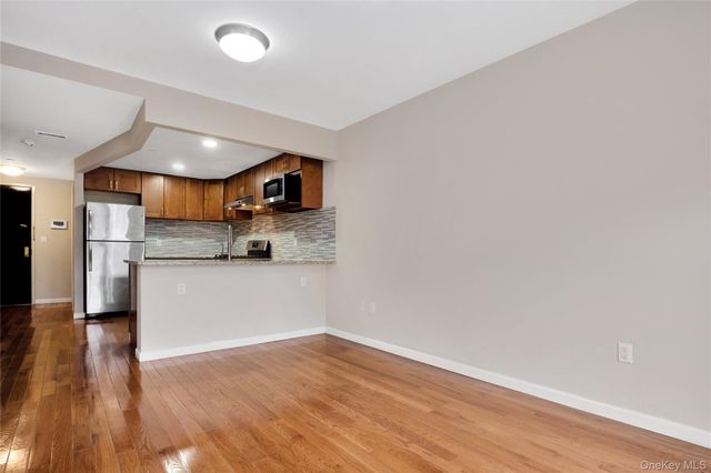 172-18 Jamaica Avenue, Jamaica, NY 11432