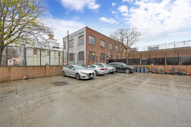 172-18 Jamaica Avenue, Jamaica, NY 11432