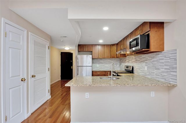 172-18 Jamaica Avenue, Jamaica, NY 11432