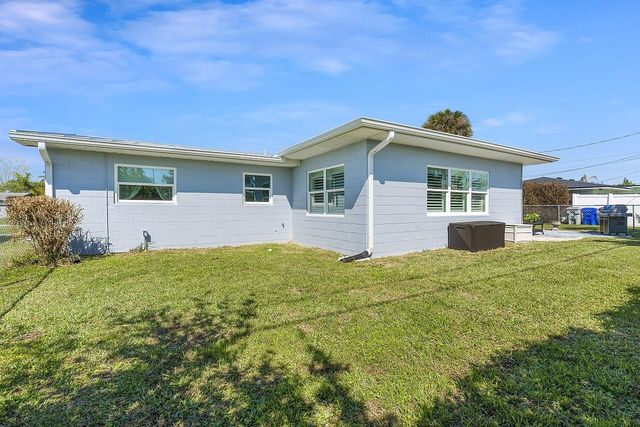 1640 4th Avenue, Vero Beach, FL 32960