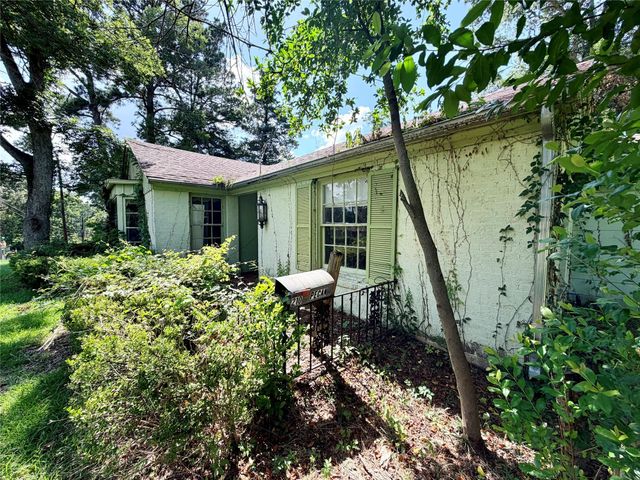 210 E Pecan Drive, Crockett, TX 75835