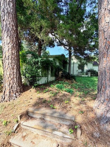 210 E Pecan Drive, Crockett, TX 75835