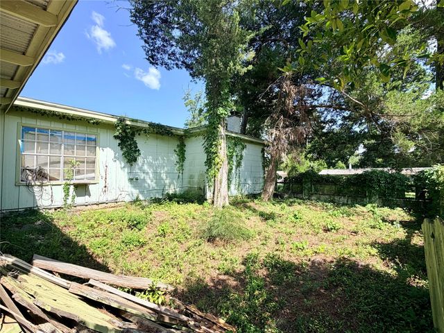 210 E Pecan Drive, Crockett, TX 75835
