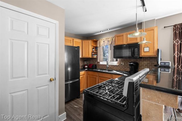 21018 Saint Gertrude Street, Saint Clair Shores, MI 48081