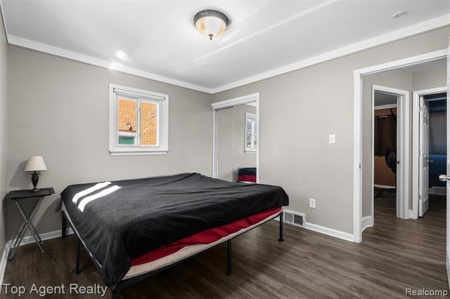 21018 Saint Gertrude Street, Saint Clair Shores, MI 48081