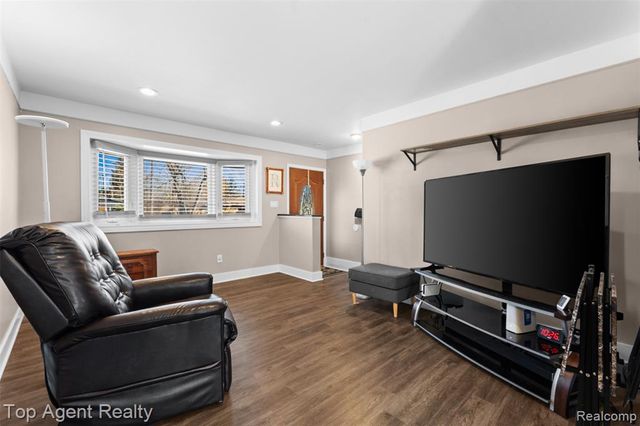 21018 Saint Gertrude Street, Saint Clair Shores, MI 48081