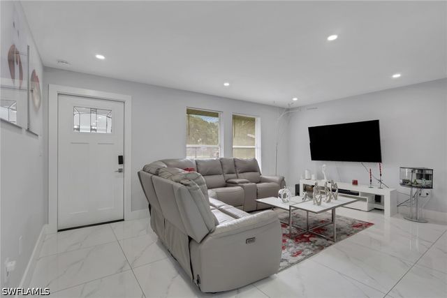 2025 49th TER SW, Naples, FL 34116