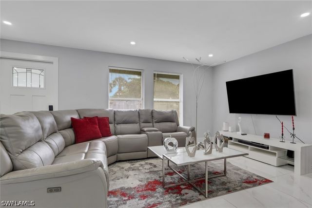 2025 49th TER SW, Naples, FL 34116