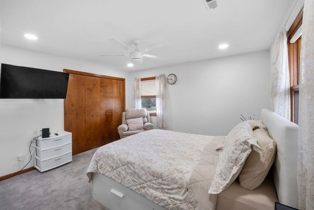 23 S Wildwood Drive, Prospect Heights, IL 60070