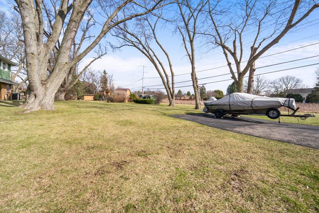 23 S Wildwood Drive, Prospect Heights, IL 60070