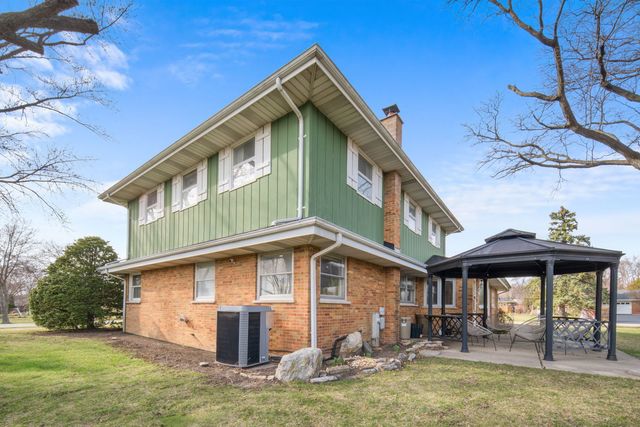 23 S Wildwood Drive, Prospect Heights, IL 60070