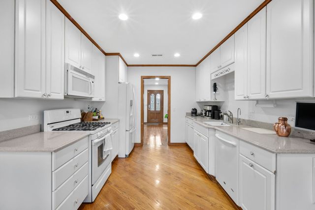 23 S Wildwood Drive, Prospect Heights, IL 60070