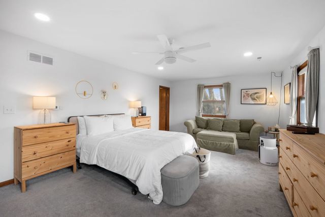 23 S Wildwood Drive, Prospect Heights, IL 60070