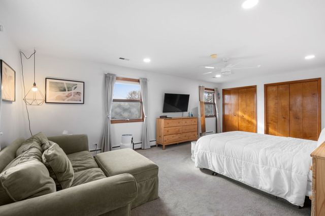 23 S Wildwood Drive, Prospect Heights, IL 60070