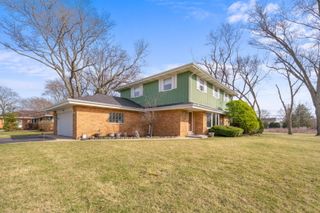 23 S Wildwood Drive, Prospect Heights, IL 60070