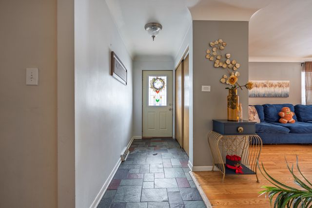 6325 Keokuk Road, Indian Head Park, IL 60525