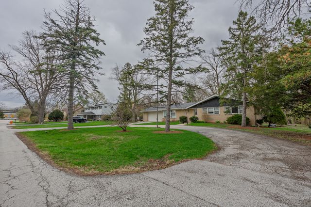 6325 Keokuk Road, Indian Head Park, IL 60525