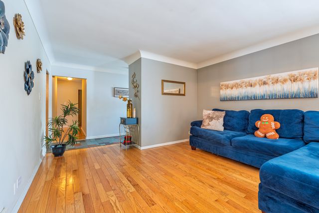 6325 Keokuk Road, Indian Head Park, IL 60525