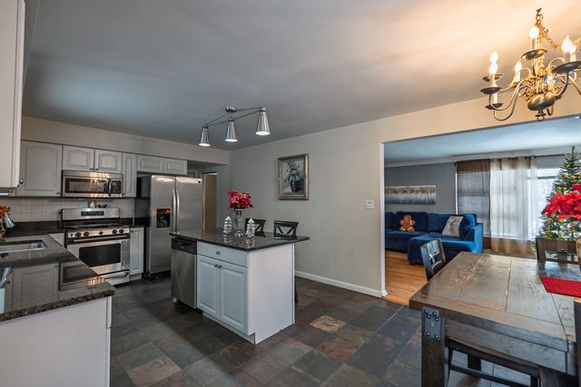 6325 Keokuk Road, Indian Head Park, IL 60525