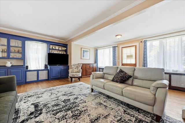 53 Larch Avenue, Floral Park, NY 11001