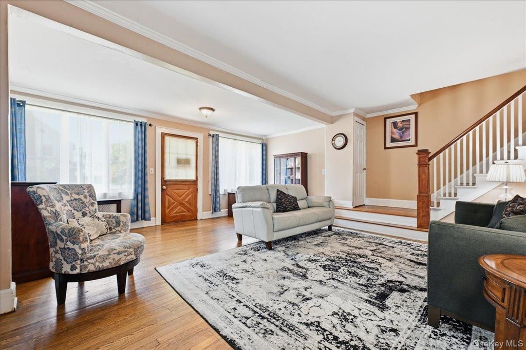 53 Larch Avenue, Floral Park, NY 11001 — photo 2