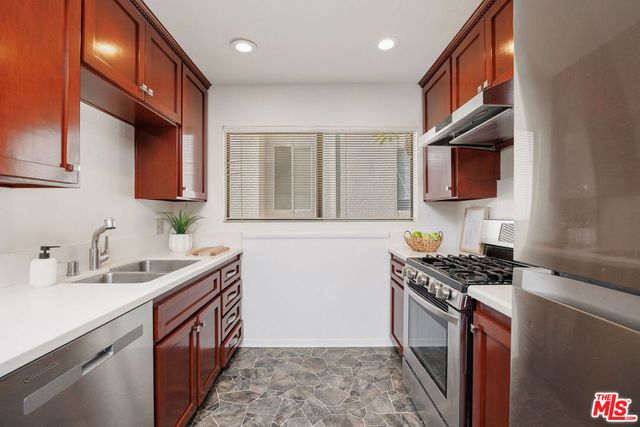 11650 Mayfield Avenue 3, Los Angeles, CA 90049