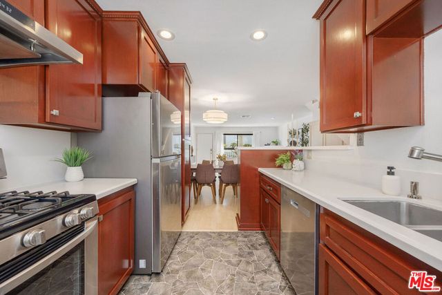 11650 Mayfield Avenue 3, Los Angeles, CA 90049