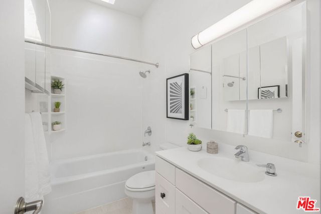 11650 Mayfield Avenue 3, Los Angeles, CA 90049