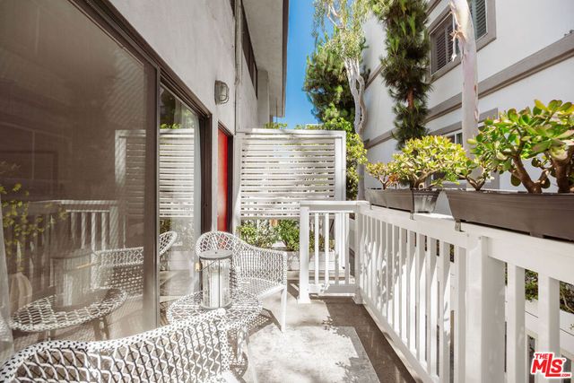 11650 Mayfield Avenue 3, Los Angeles, CA 90049
