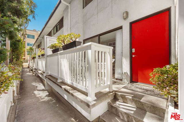 11650 Mayfield Avenue 3, Los Angeles, CA 90049