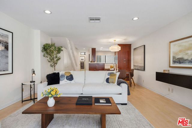 11650 Mayfield Avenue 3, Los Angeles, CA 90049
