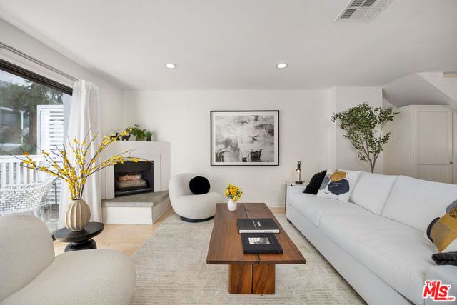 11650 Mayfield Avenue 3, Los Angeles, CA 90049